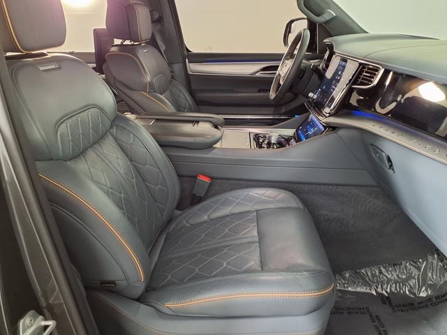 2023 Jeep Grand Wagoneer L Series III - Photo 10