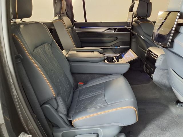 2023 Jeep Grand Wagoneer L Series III - Photo 12