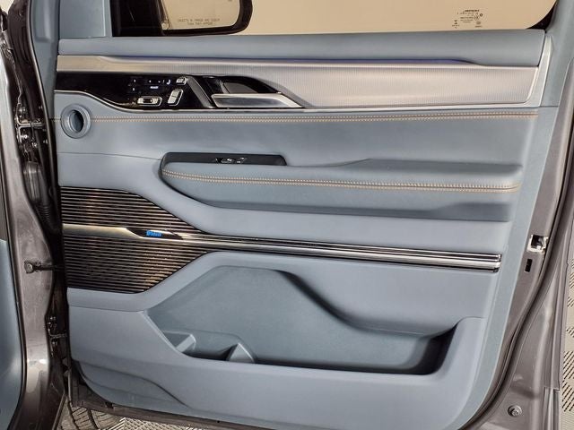 2023 Jeep Grand Wagoneer L Series III - Photo 8