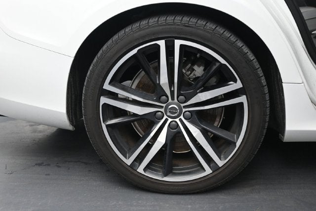 2021 Volvo S60 Recharge Plug-In Hybrid T8 R-Design Expression