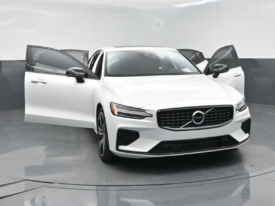 2021 Volvo S60 Recharge Plug-In Hybrid T8 R-Design Expression