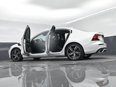 2021 Volvo S60 Recharge Plug-In Hybrid T8 R-Design Expression