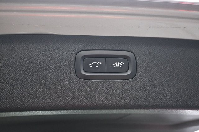 2018 Volvo XC90 T6 Momentum