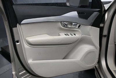 2018 Volvo XC90 T6 Momentum