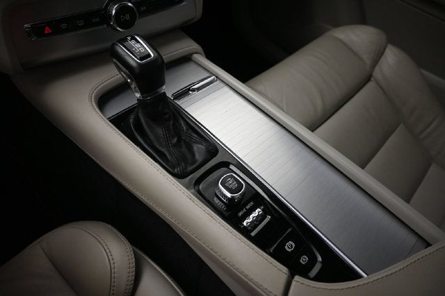 2018 Volvo XC90 T6 Momentum