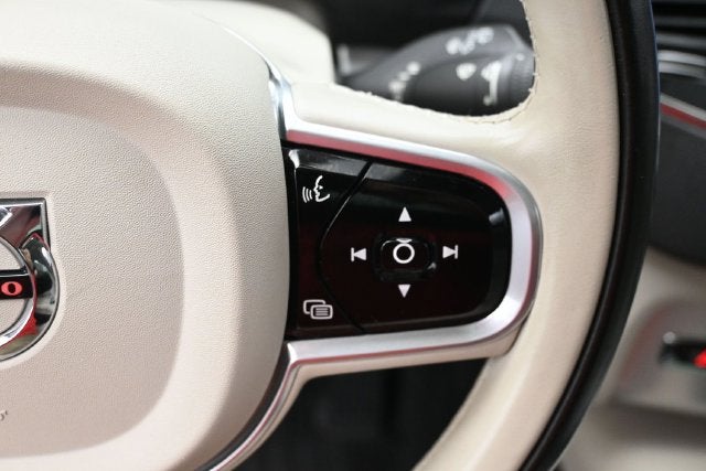 2018 Volvo XC90 T6 Momentum