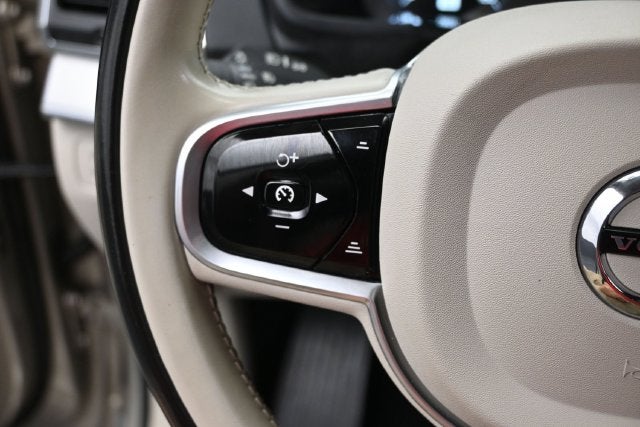 2018 Volvo XC90 T6 Momentum